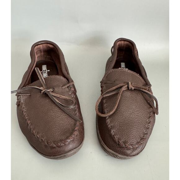 Men's Minnetonka Brown Leather Moccasin Slippers 10M Driving Shoes EUC - Picture 1 of 10